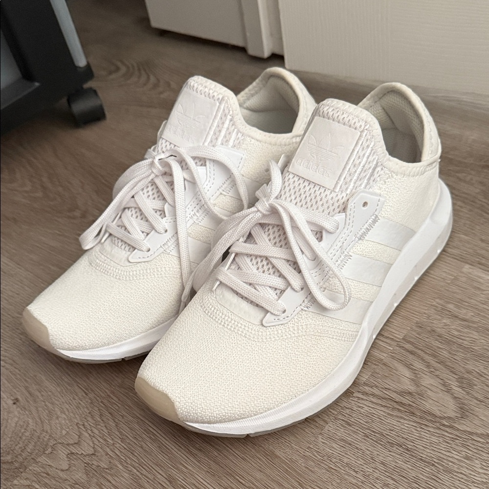 Adidas Women's Cream Sneakers